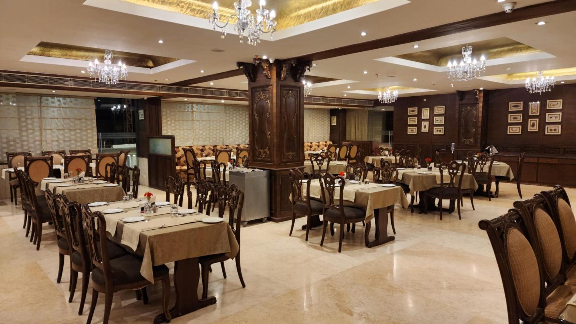 Hotel Royal Ark - Касаулі Екстер'єр фото