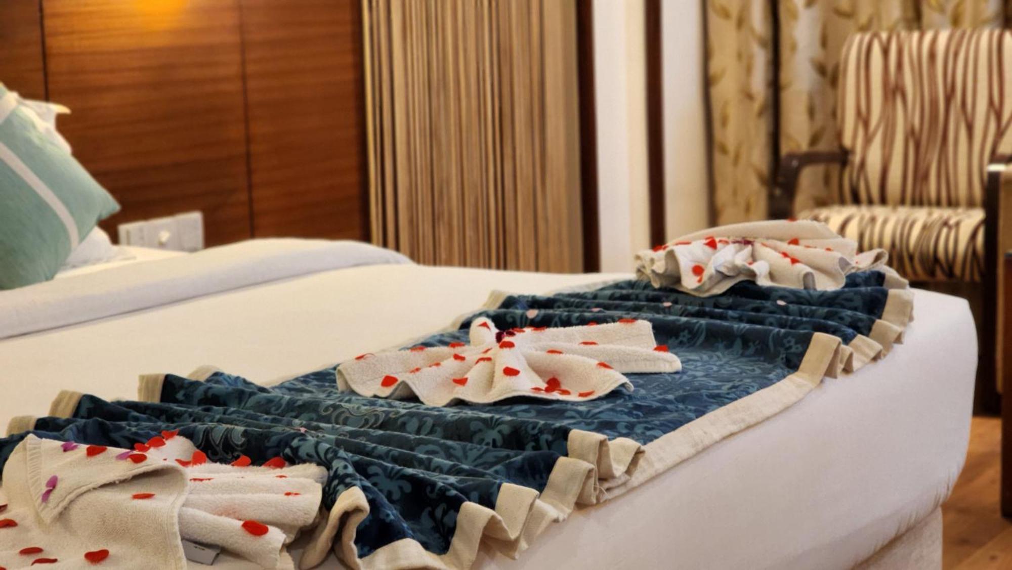 Hotel Royal Ark - Касаулі Екстер'єр фото