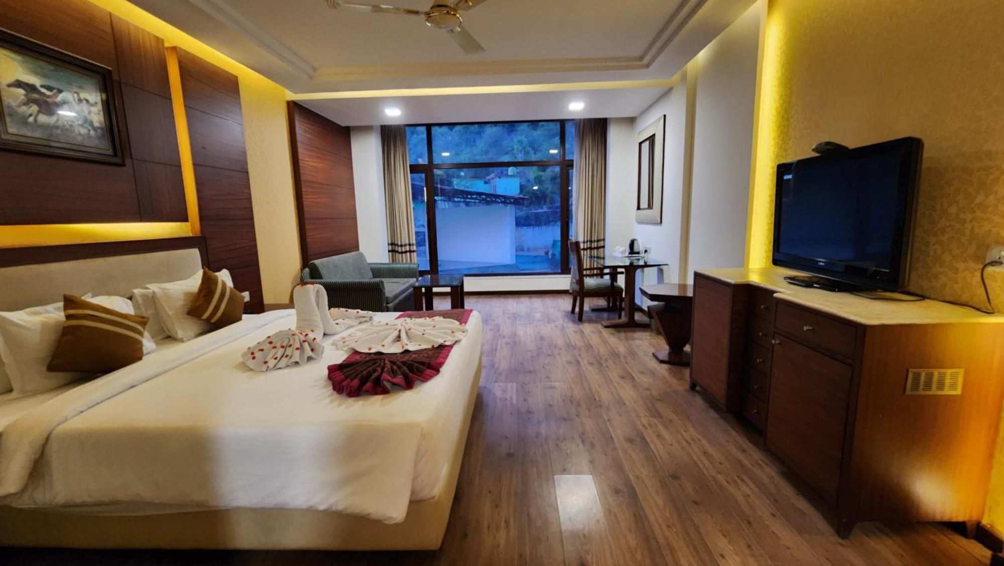 Hotel Royal Ark - Касаулі Екстер'єр фото