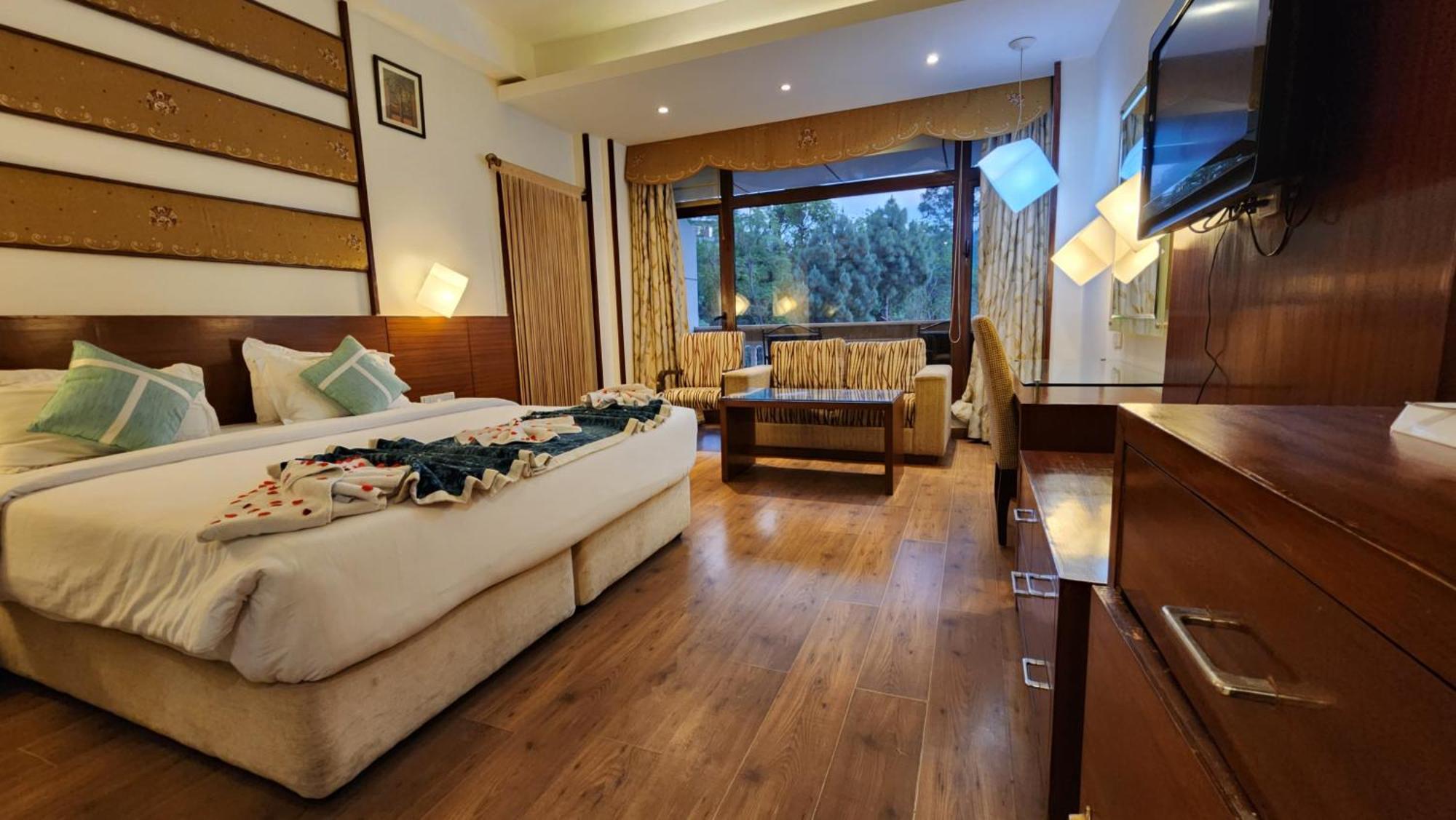 Hotel Royal Ark - Касаулі Екстер'єр фото