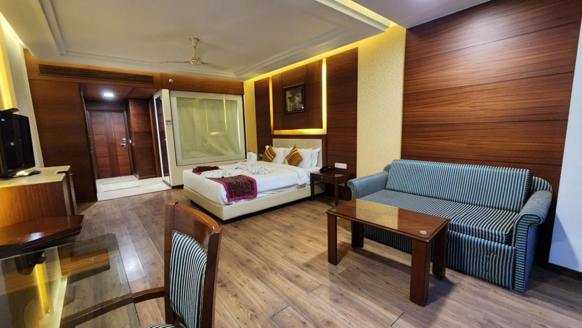Hotel Royal Ark - Касаулі Екстер'єр фото