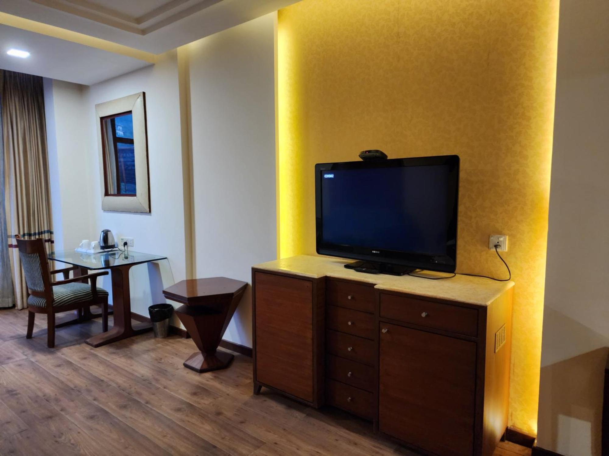 Hotel Royal Ark - Касаулі Екстер'єр фото