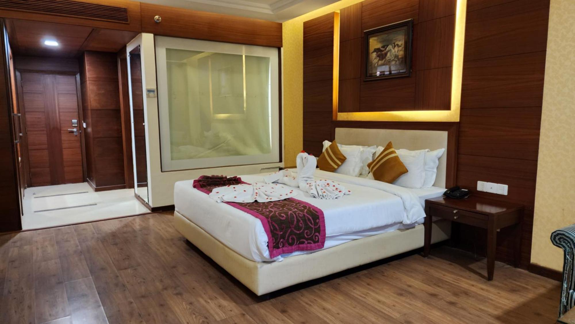 Hotel Royal Ark - Касаулі Екстер'єр фото