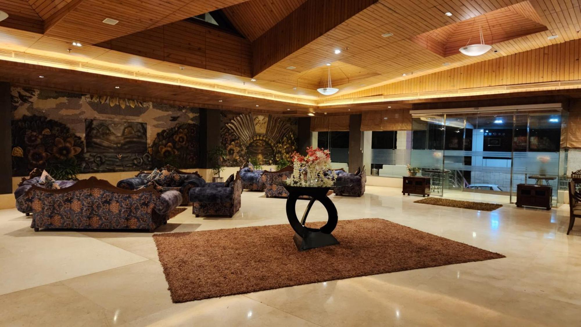 Hotel Royal Ark - Касаулі Екстер'єр фото