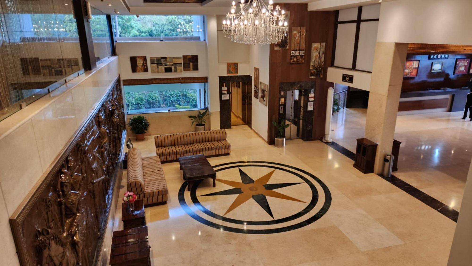 Hotel Royal Ark - Касаулі Екстер'єр фото