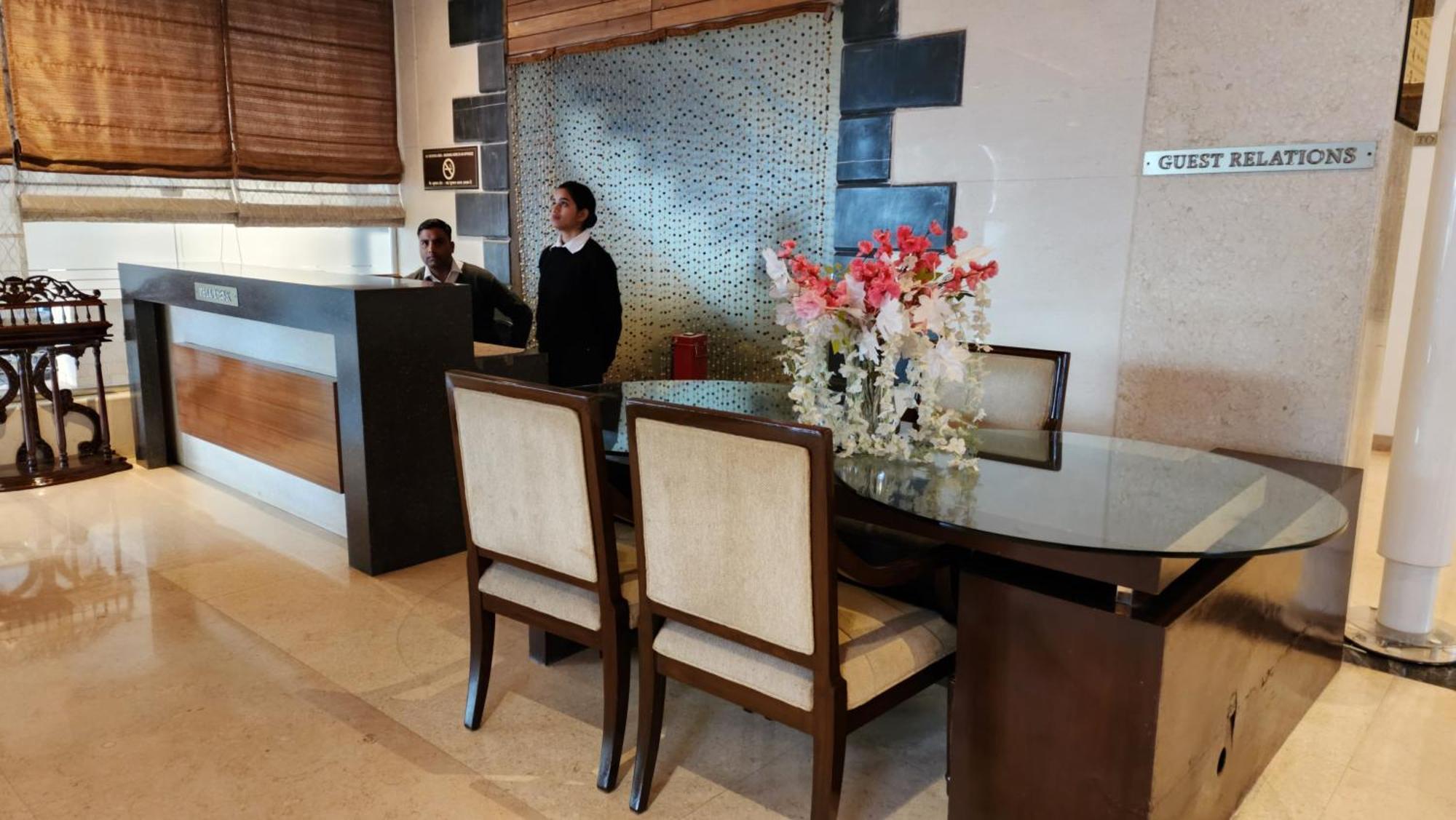 Hotel Royal Ark - Касаулі Екстер'єр фото