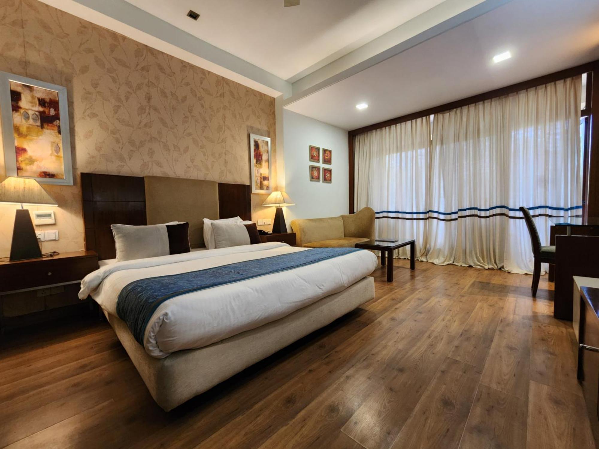 Hotel Royal Ark - Касаулі Екстер'єр фото