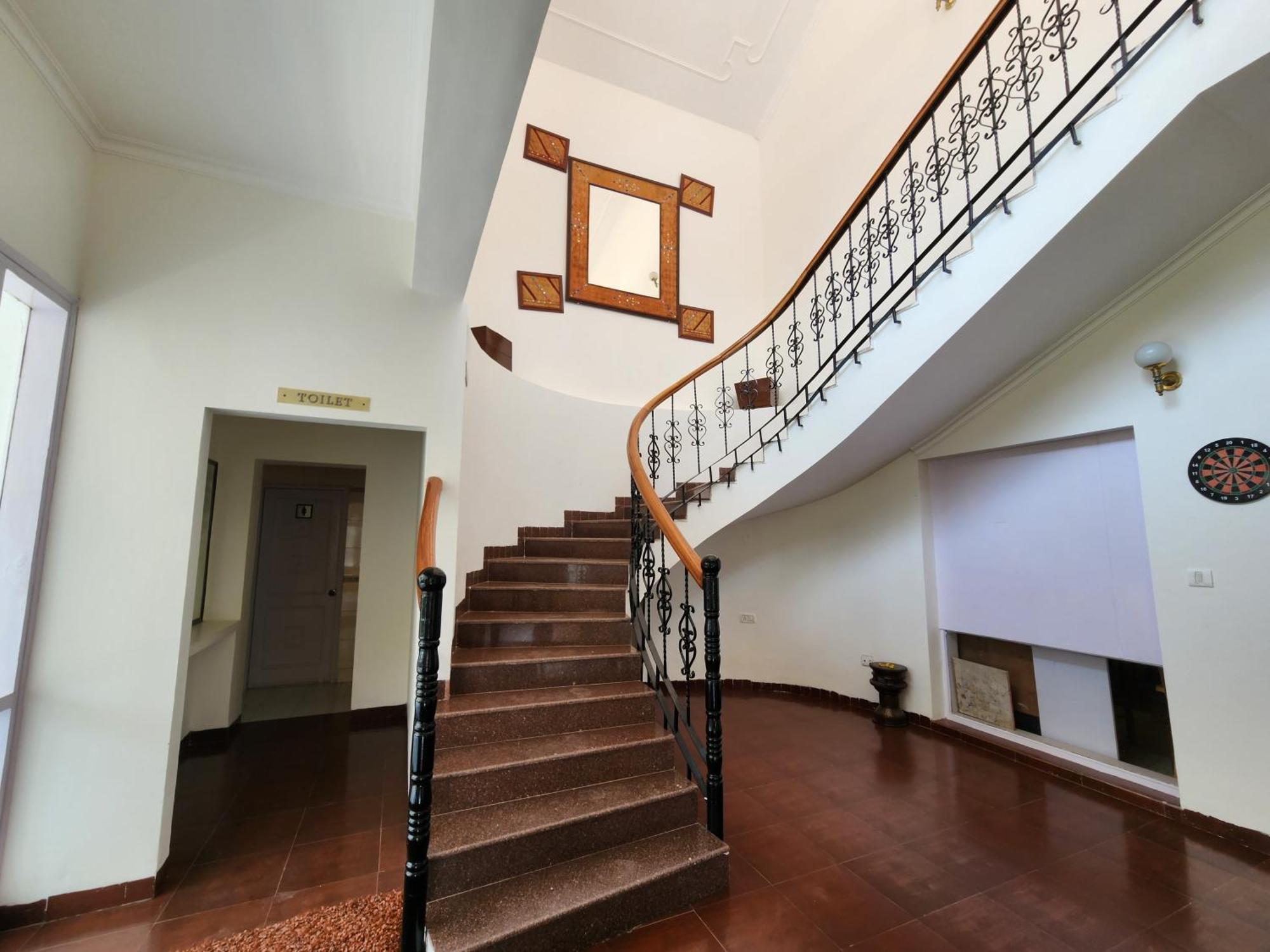 Hotel Royal Ark - Касаулі Екстер'єр фото