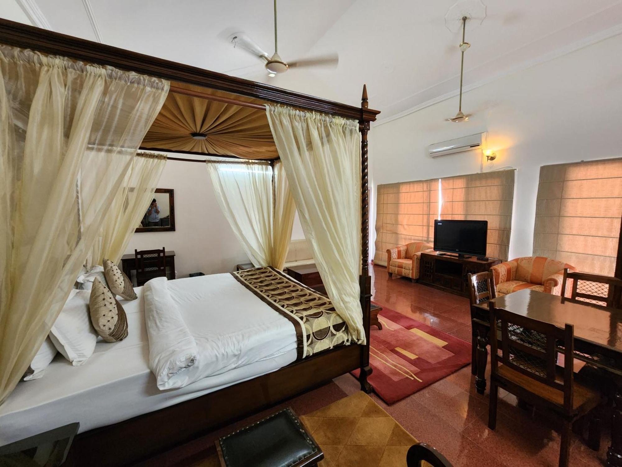 Hotel Royal Ark - Касаулі Екстер'єр фото
