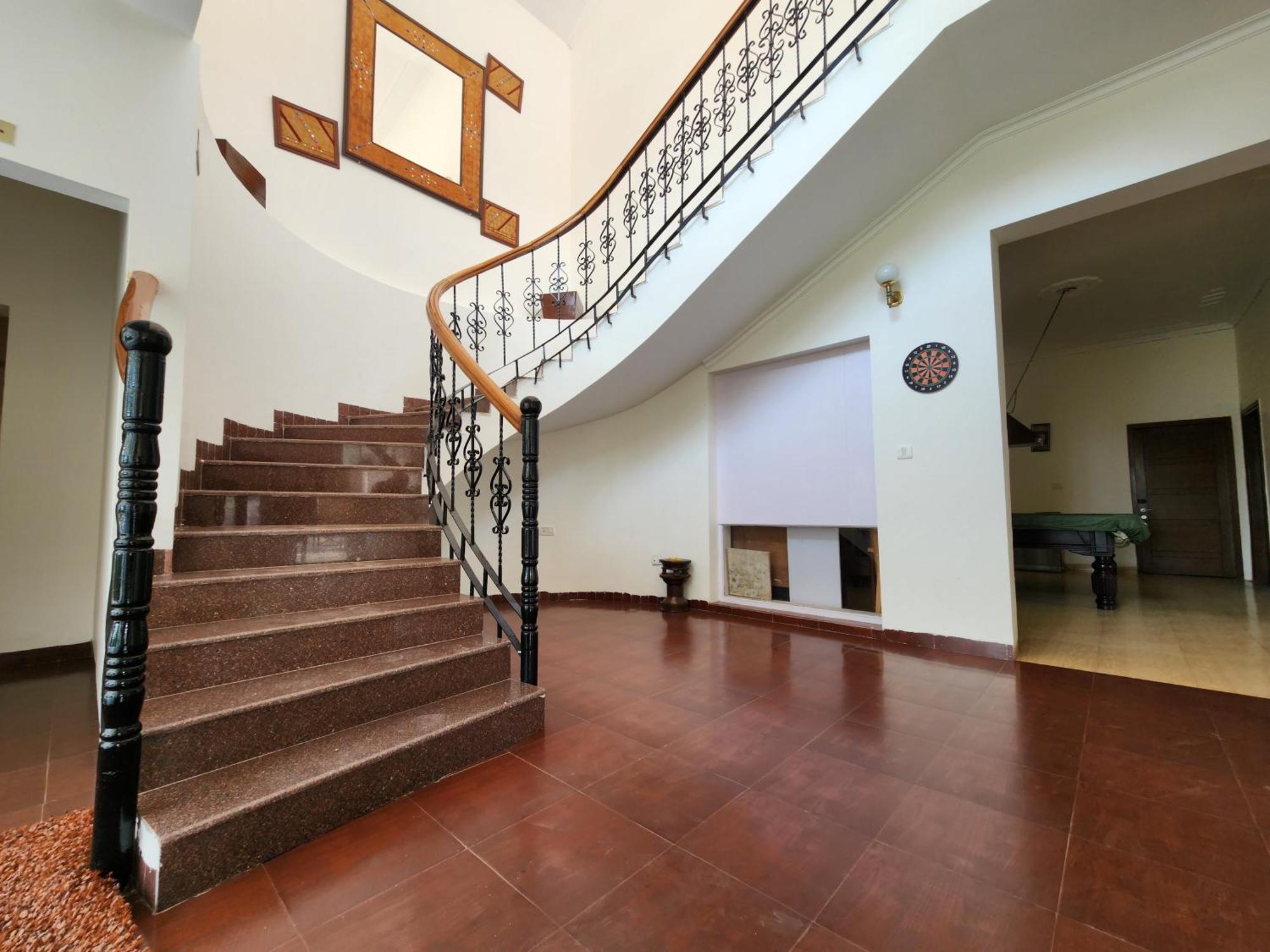 Hotel Royal Ark - Касаулі Екстер'єр фото